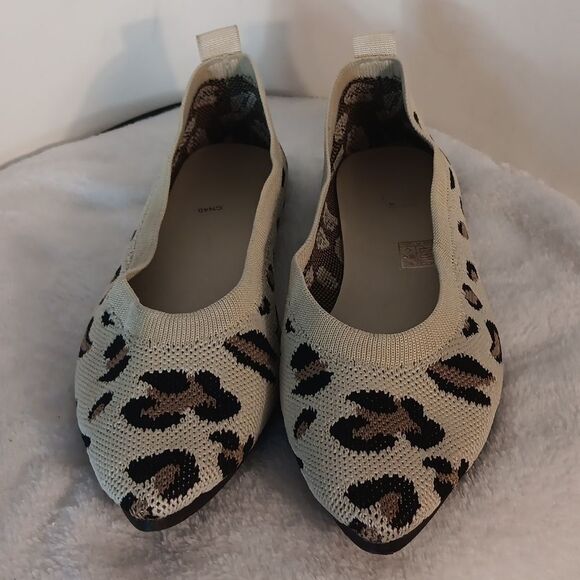 Leopard Print Women's Flats - Picture 3 of 9